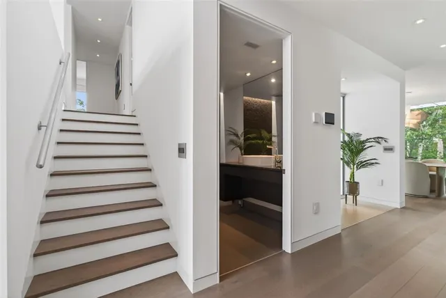 $2,580,000 | 1617 Palmetto Lane, Sarasota, FL 34236