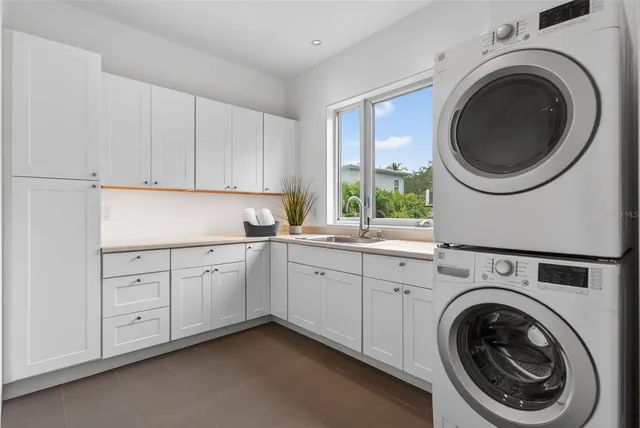 $2,580,000 | 1617 Palmetto Lane, Sarasota, FL 34236