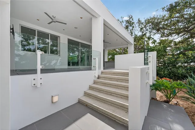 $2,580,000 | 1617 Palmetto Lane, Sarasota, FL 34236