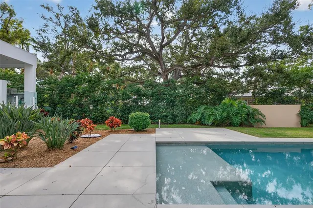 $2,580,000 | 1617 Palmetto Lane, Sarasota, FL 34236