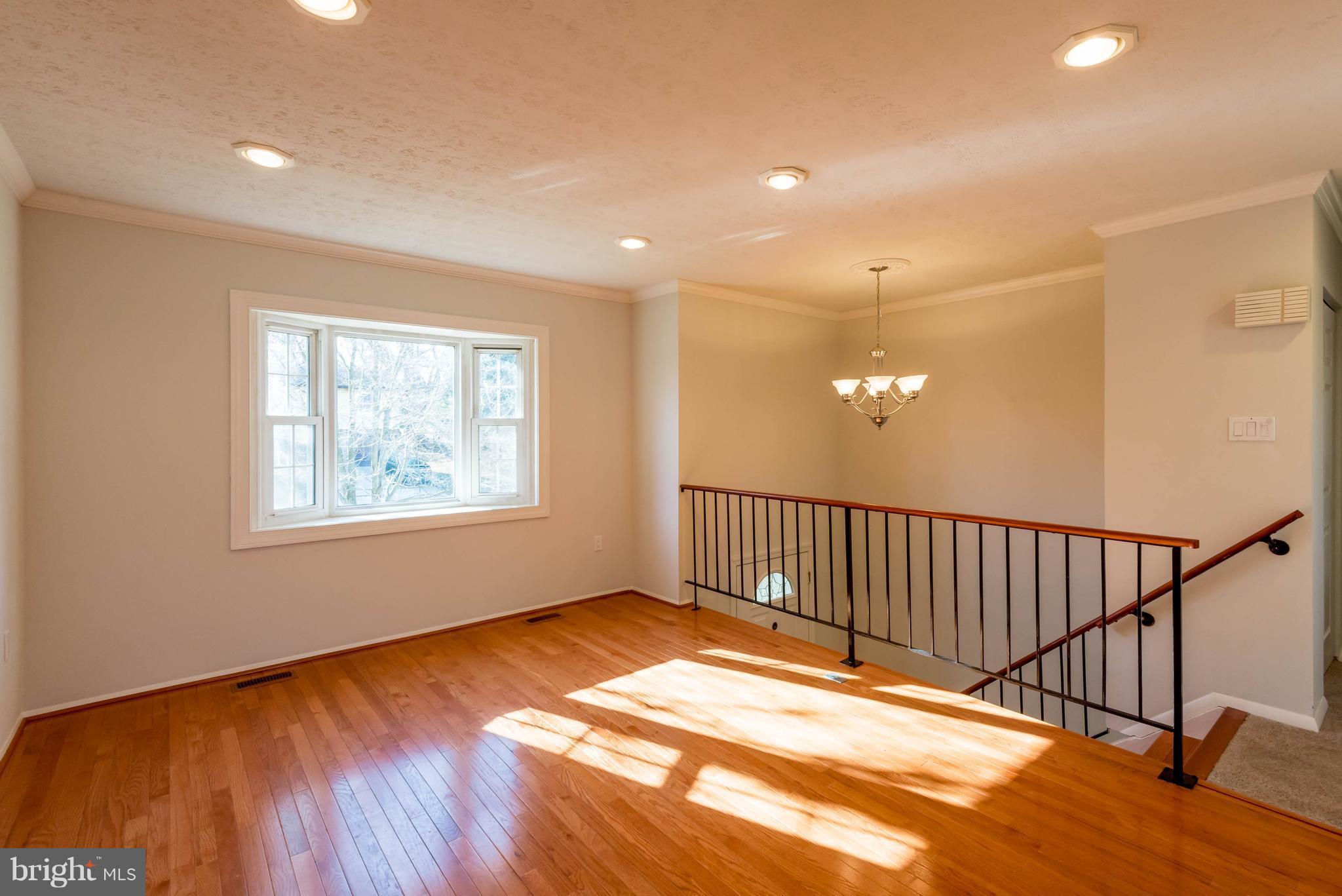 9704 Butterfly Lane Springdale, MD 20721 - Photo 3 of 29 Living Room
