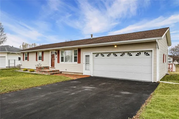 $239,900 | 41 Shadywood Drive, Gates, NY 14606