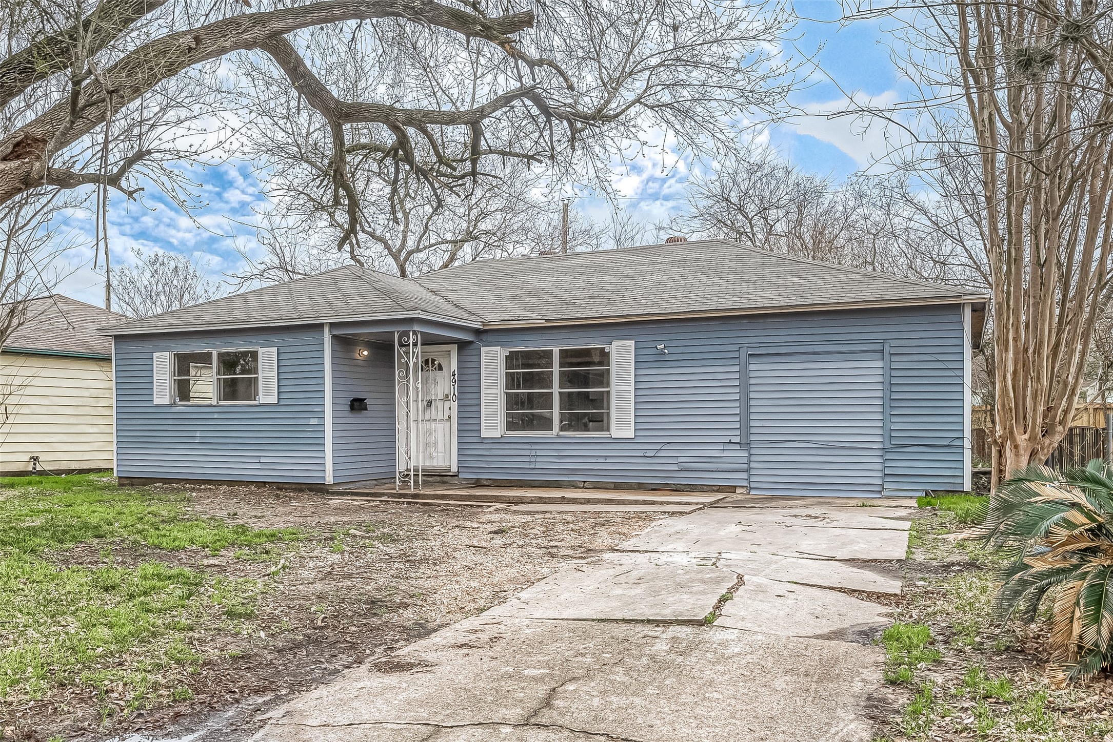 4910 Paradise Lane Houston, TX 77048 - Photo 2 of 15 a front view of a house with garden