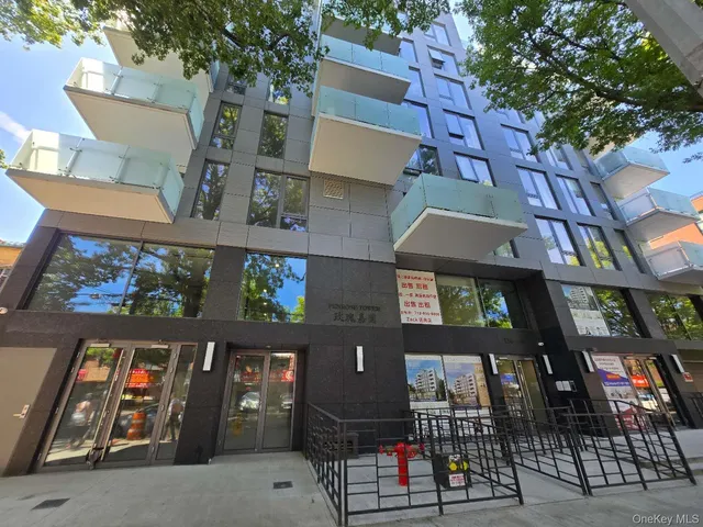 $567,100 | 136-80 41st Avenue, Unit 7D | Downtown Flushing