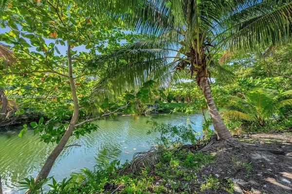 $9,000 | 7132 Southwest 65th Avenue, South Miami, FL 33143