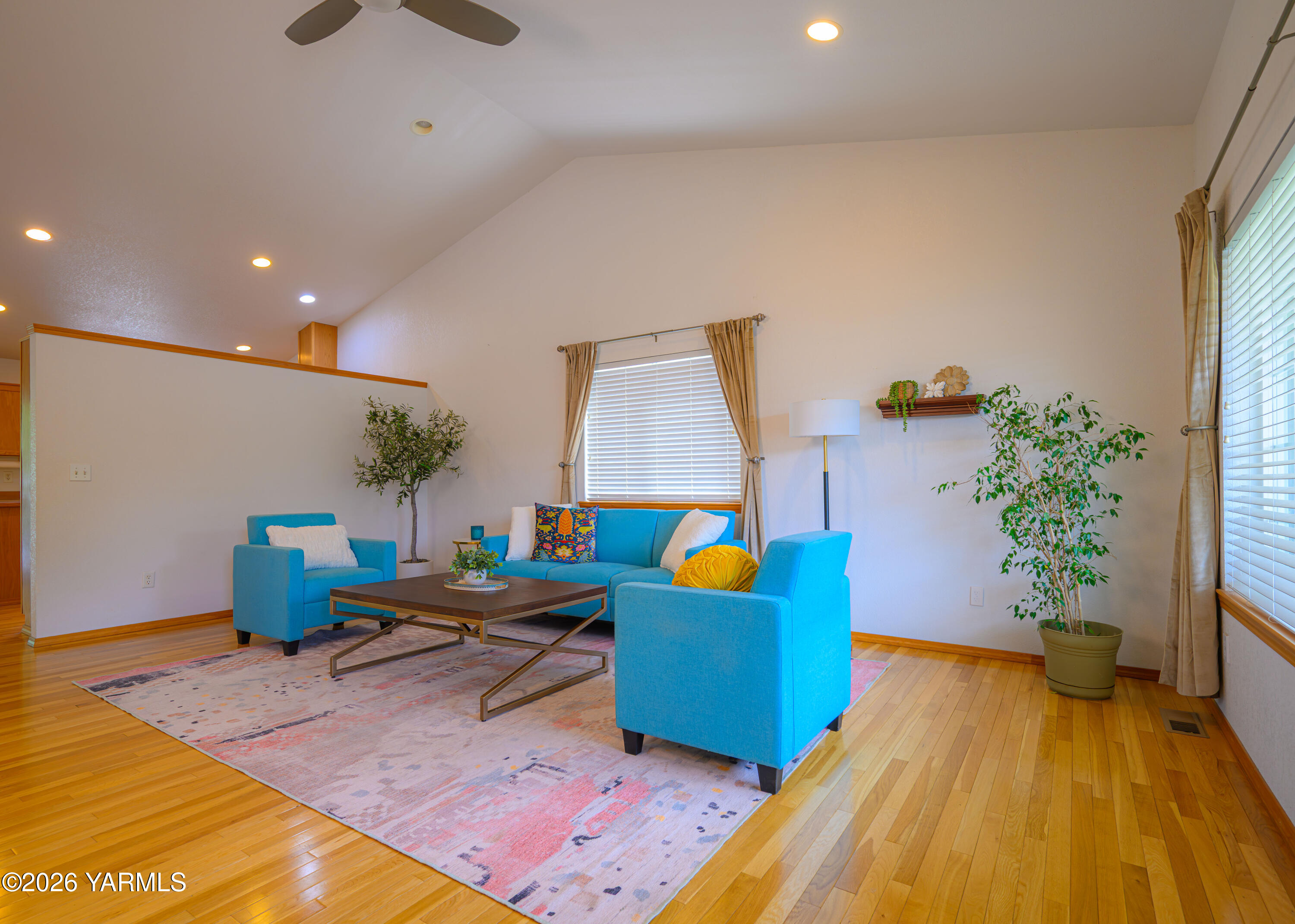 115 Lyle Loop Selah, WA 98942 - Photo 5 of 42 Main Living Room