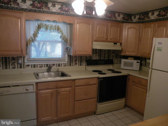 1040 Grovehill Road Halethorpe, MD 21227 - Photo 12 of 29 Kitchen