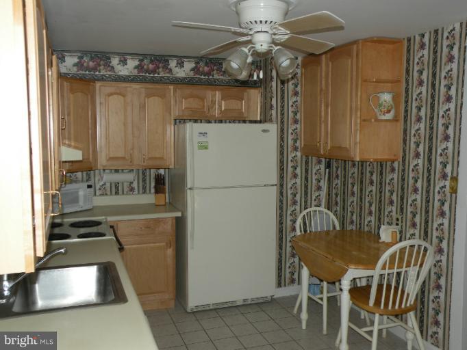1040 Grovehill Road Halethorpe, MD 21227 - Photo 16 of 29 Kitchen