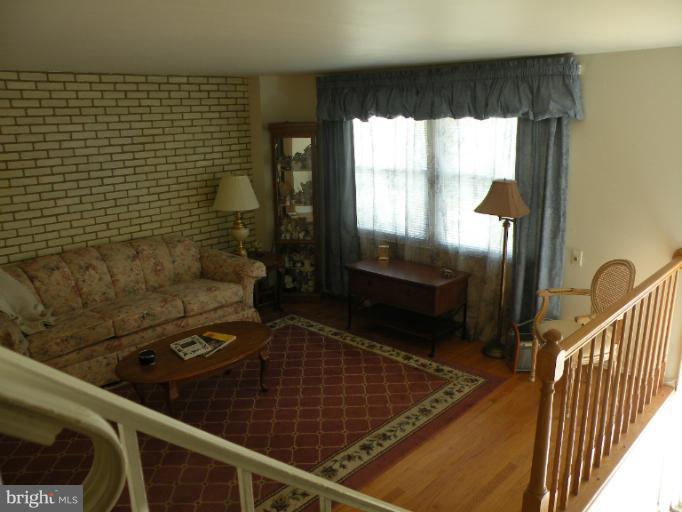 1040 Grovehill Road Halethorpe, MD 21227 - Photo 8 of 29 Living Room