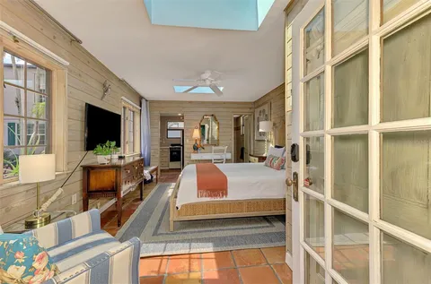 $1,595,000 | 3838 Flores Avenue, Sarasota, FL 34239