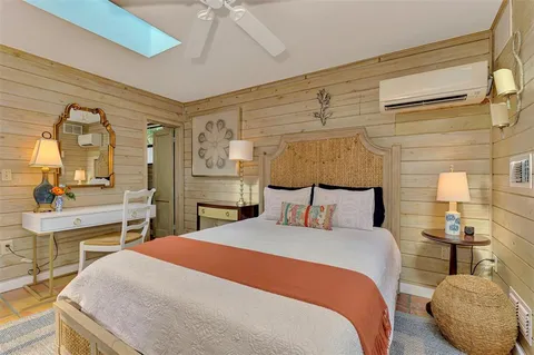 $1,595,000 | 3838 Flores Avenue, Sarasota, FL 34239