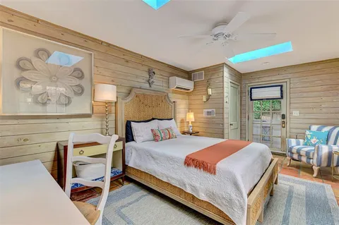 $1,595,000 | 3838 Flores Avenue, Sarasota, FL 34239