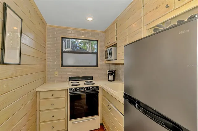 $1,595,000 | 3838 Flores Avenue, Sarasota, FL 34239