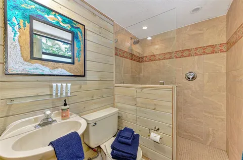 $1,595,000 | 3838 Flores Avenue, Sarasota, FL 34239