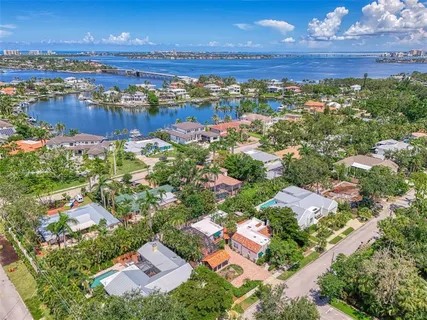 $1,595,000 | 3838 Flores Avenue, Sarasota, FL 34239
