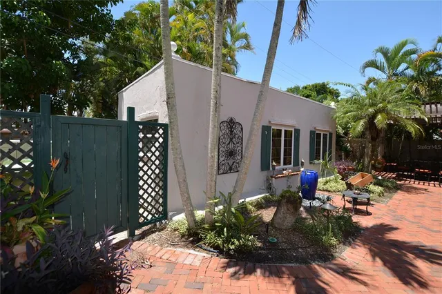 $1,545,000 | 3838 Flores Avenue, Sarasota, FL 34239