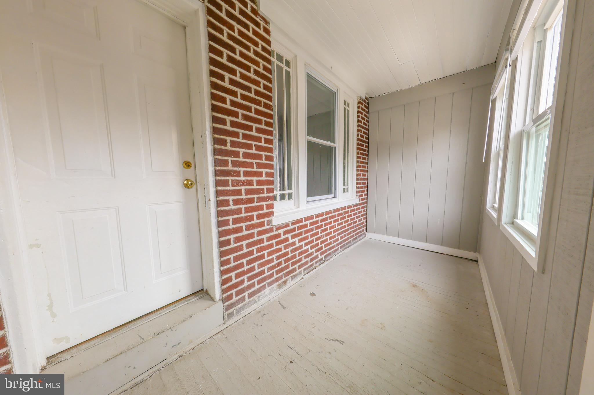 11 East 24th Street Wilmington, DE 19802 - Photo 5 of 31 an empty room with windows