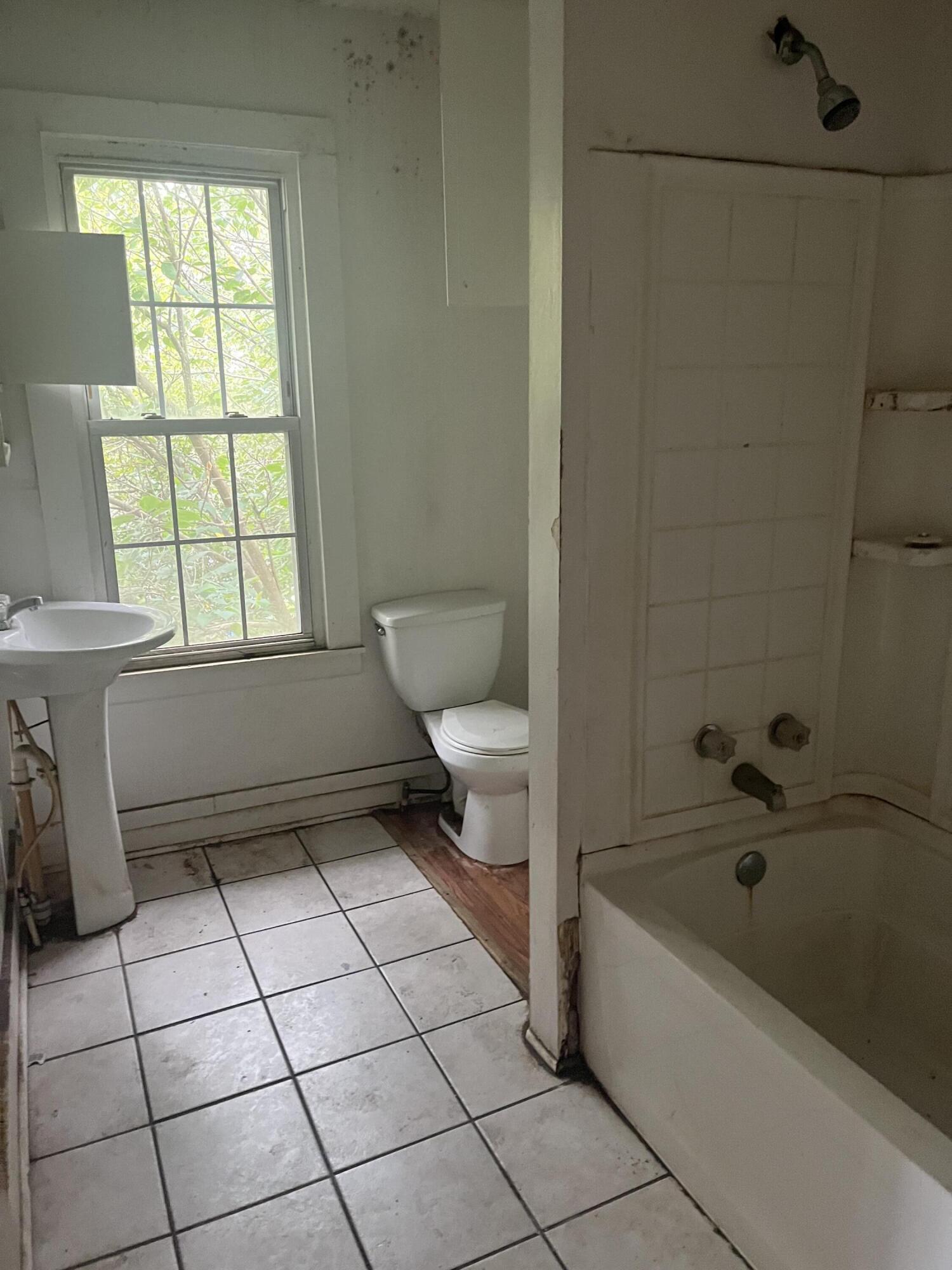 802 Morrill Avenue Southeast Roanoke, VA 24013 - Photo 11 of 11 IMG_1718