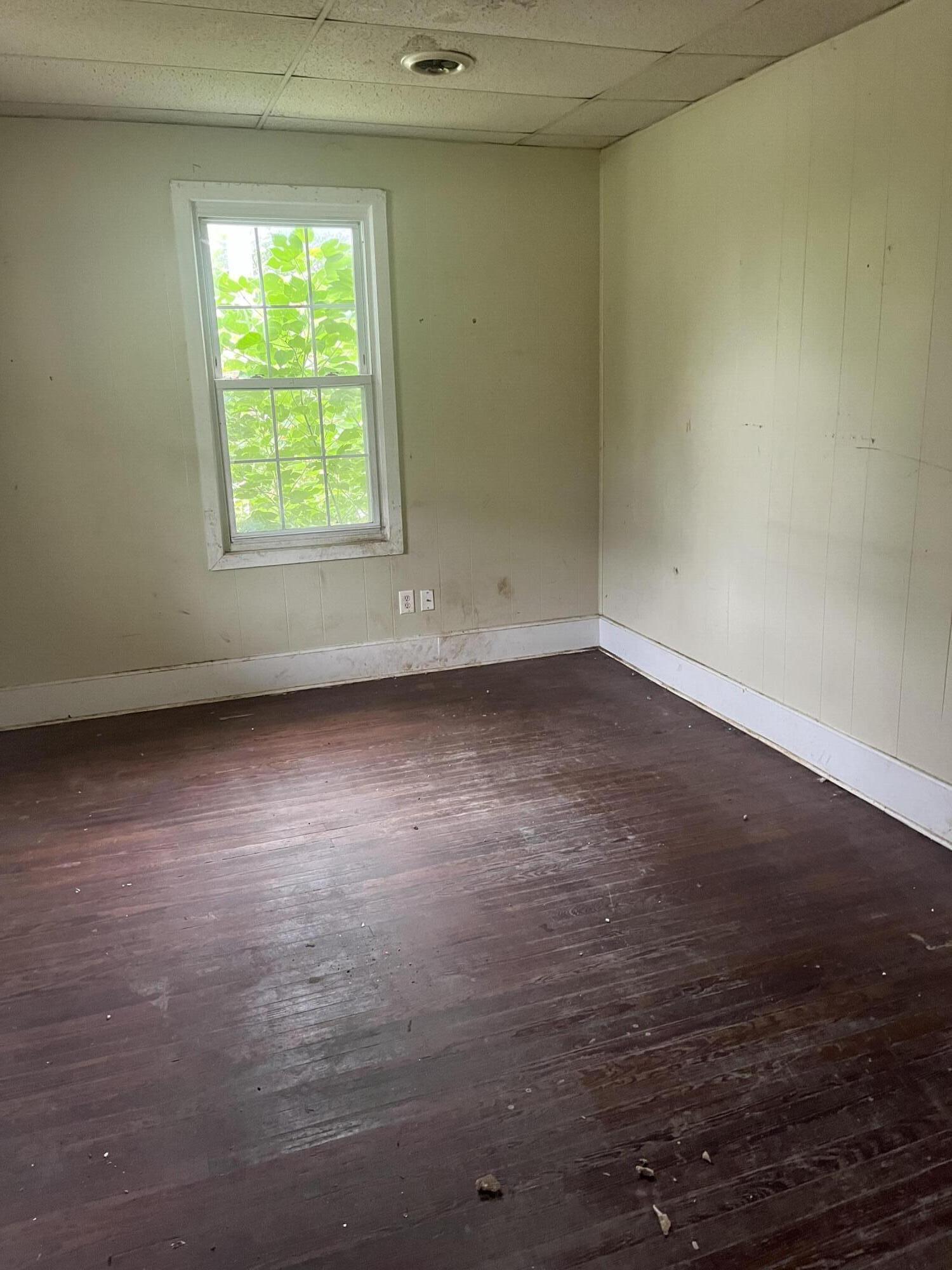 802 Morrill Avenue Southeast Roanoke, VA 24013 - Photo 3 of 11 IMG_1710