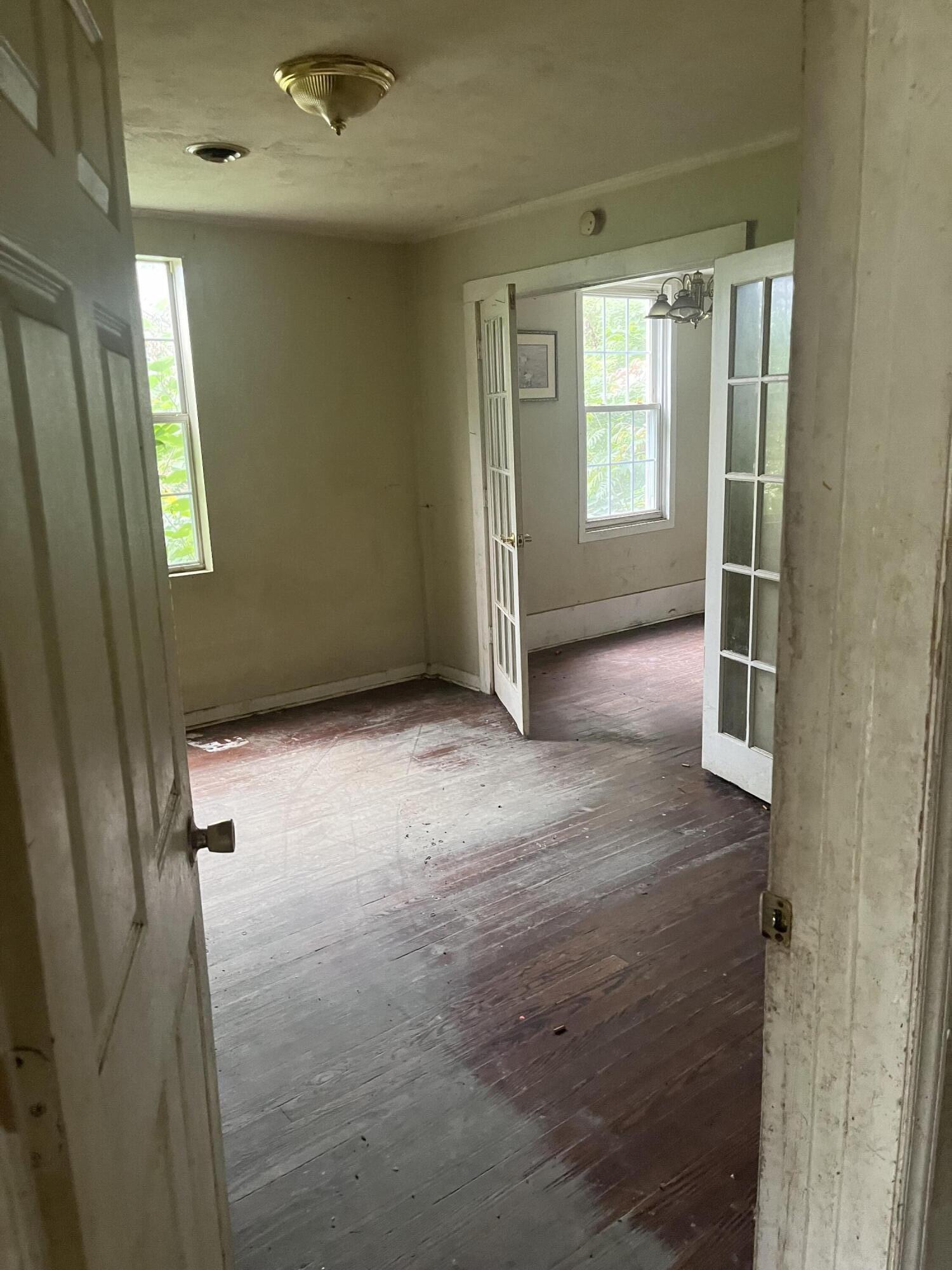 802 Morrill Avenue Southeast Roanoke, VA 24013 - Photo 5 of 11 IMG_1712