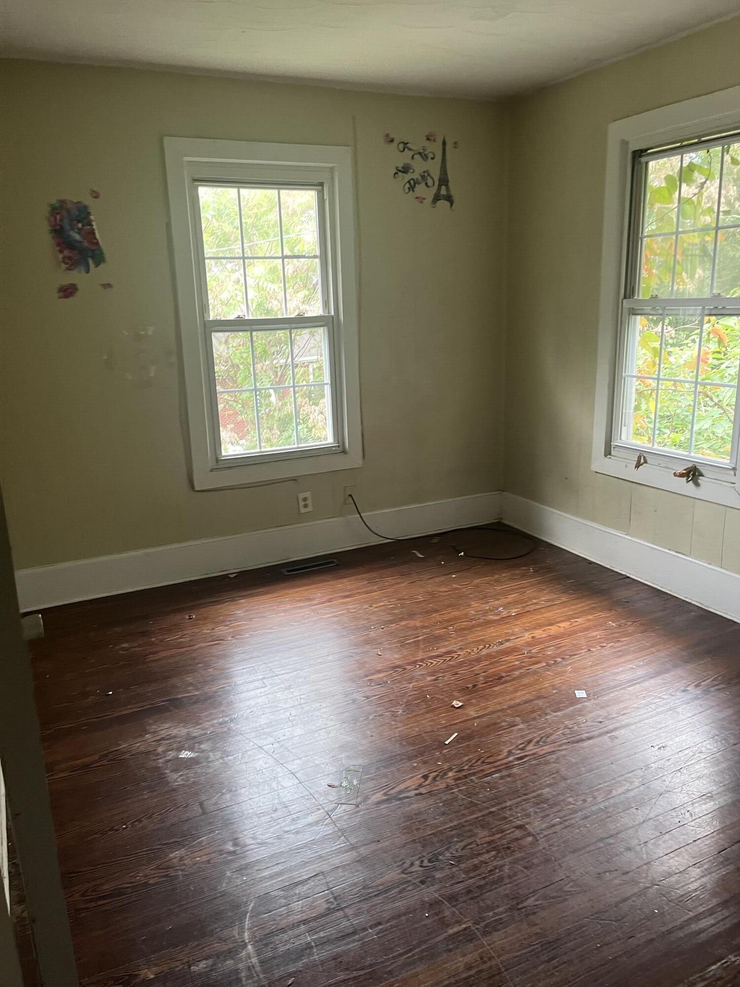 802 Morrill Avenue Southeast Roanoke, VA 24013 - Photo 10 of 11 IMG_1717