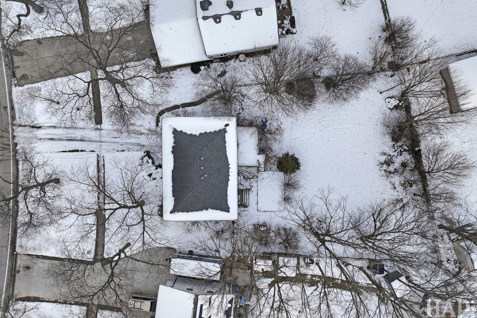 1835 West Weathersfield Way Schaumburg, IL 60193 - Photo 49 of 54 a backyard of a house with lots of green space