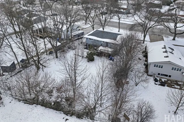 a picture of a bench in front of a mirror