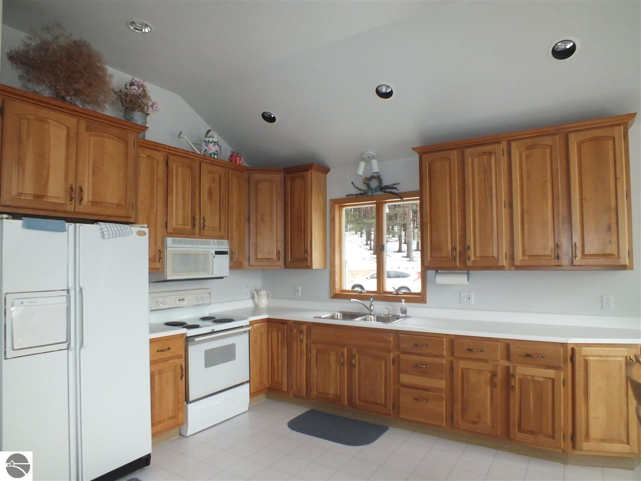 3372 West Trumbull Road Maple City, MI 49664 - Photo 6 of 34 1822063-5.JPG