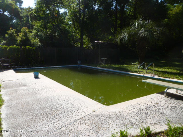 9752 Cunningham Road Jacksonville, FL 32246 - Photo 5 of 12 a view of a swimming pool with a yard