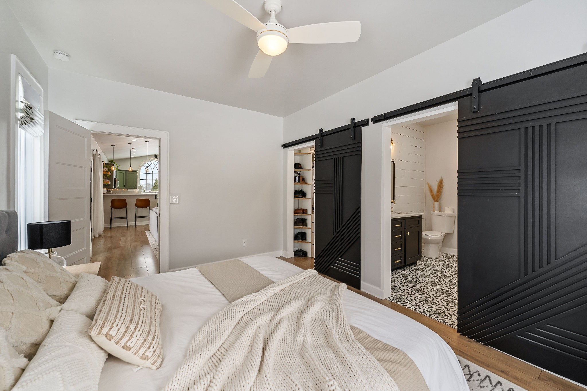 241 Ferrells Loop Road Manchester, TN 37355 - Photo 20 of 45 a bedroom with double bed and a large mirror