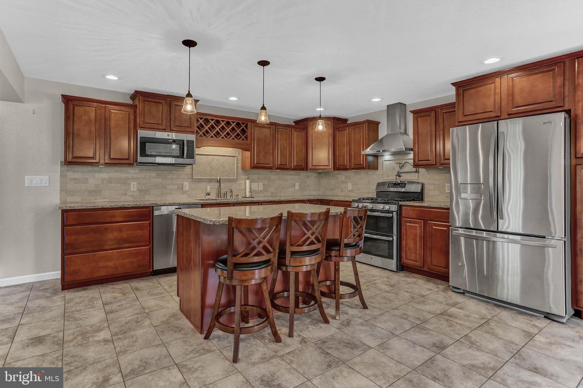 40 Locust Point Road Manchester, PA 17345 - Photo 24 of 66 STAINLESS STEEL APPLIANCES