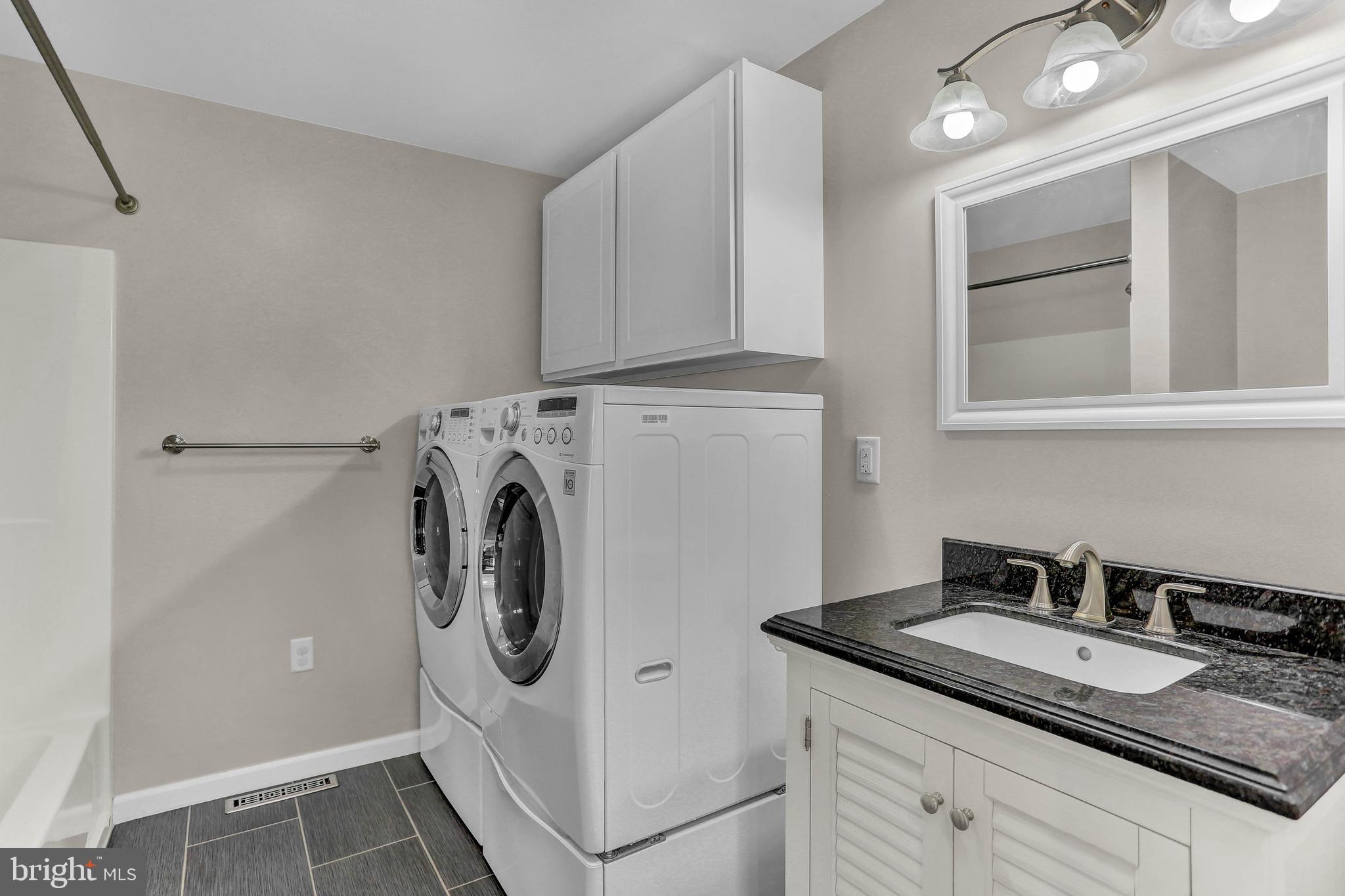 40 Locust Point Road Manchester, PA 17345 - Photo 42 of 66 2ND FULL BATH WITH LAUNDRY