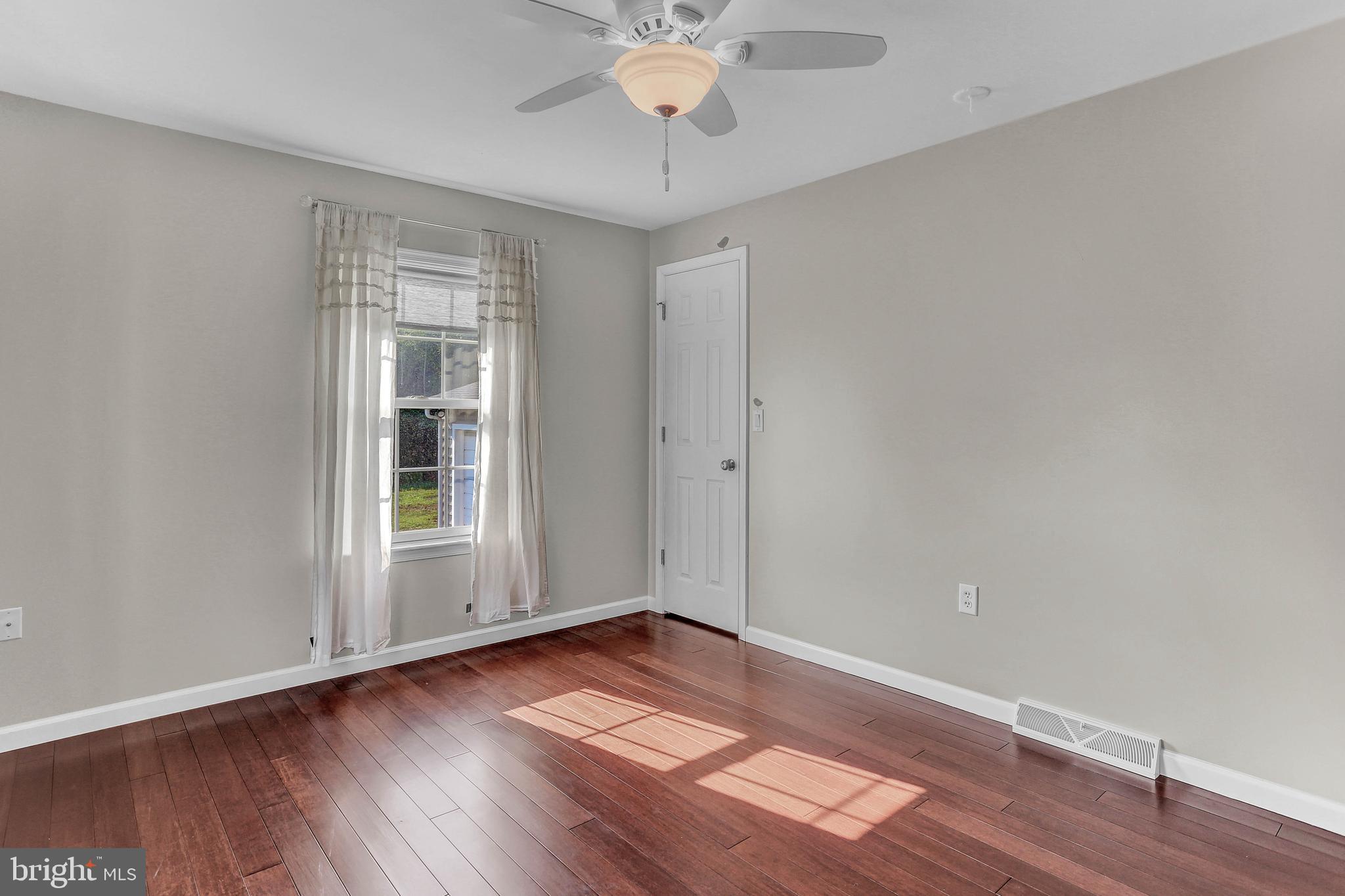 40 Locust Point Road Manchester, PA 17345 - Photo 46 of 66 2ND BEDROOM WITH CEILING FAN