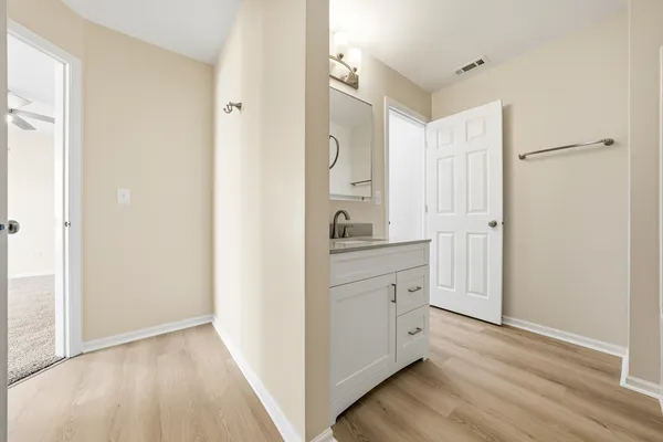 $284,950 | 1420 Sherborn Court North, Minooka, IL 60447