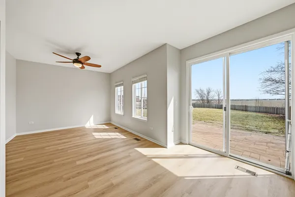 $284,950 | 1420 Sherborn Court North, Minooka, IL 60447