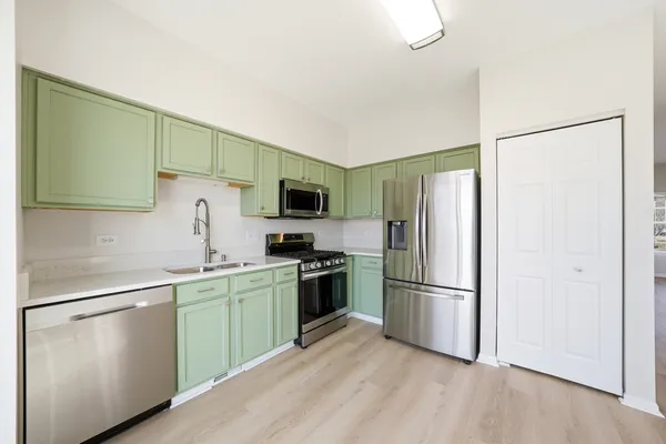 $284,950 | 1420 Sherborn Court North, Minooka, IL 60447