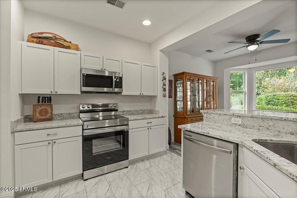 61 Hampton Circle Bluffton, SC 29909 - Photo 9 of 24 08-Kitchen