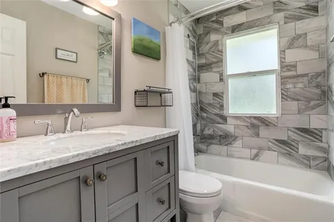 $365,000 | 10101 Northwest Mirror Lake Court, Kansas City, MO 64152
