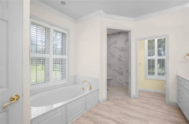 a en suite bathroom with a double vanity sink and mirror
