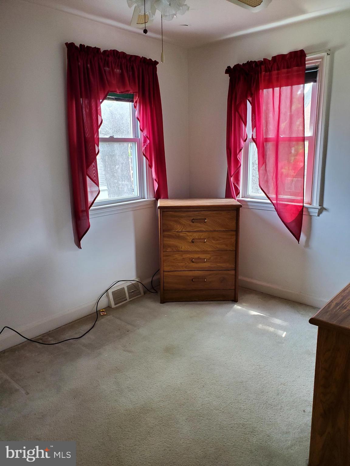 2238 Manor Road Upper Darby, PA 19082 - Photo 10 of 15