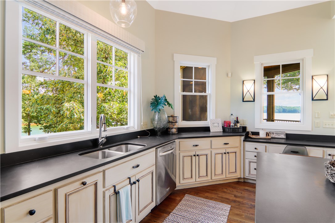 319 Green Tree Court Seneca, SC 29672 - Photo 15 of 28