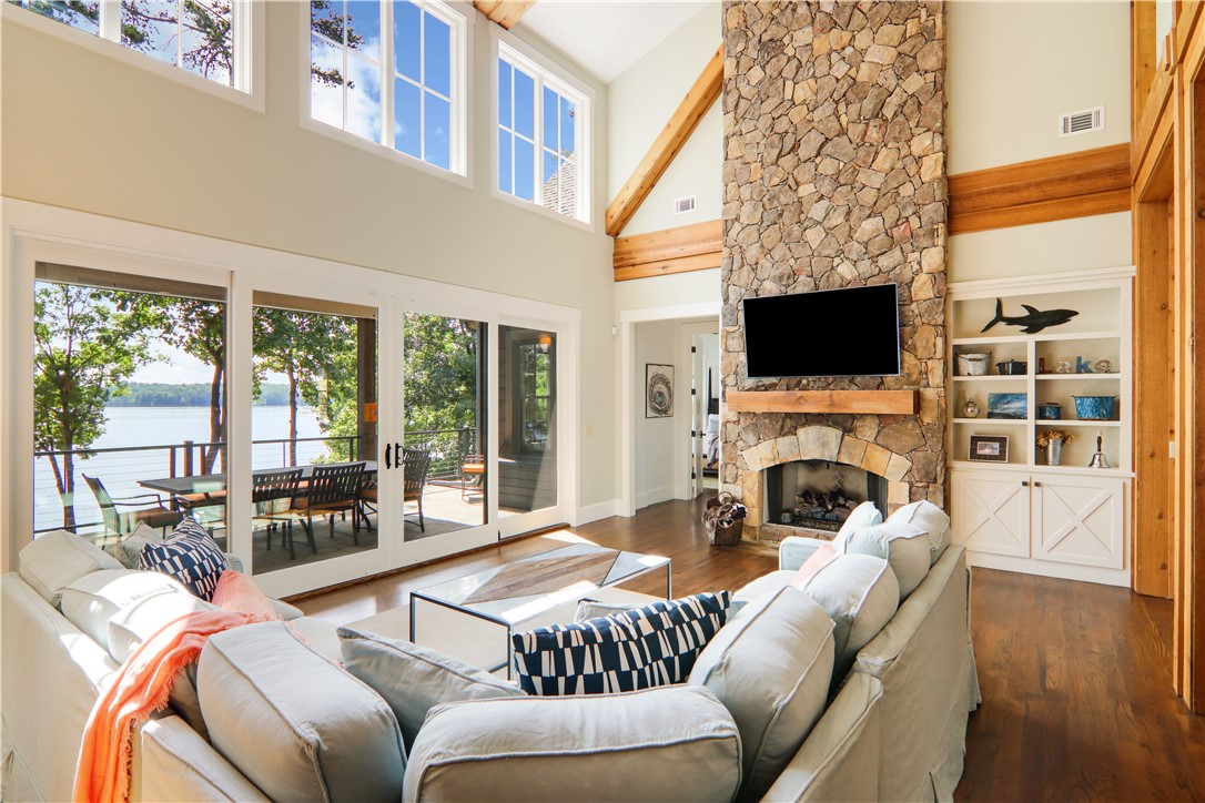 319 Green Tree Court Seneca, SC 29672 - Photo 4 of 28