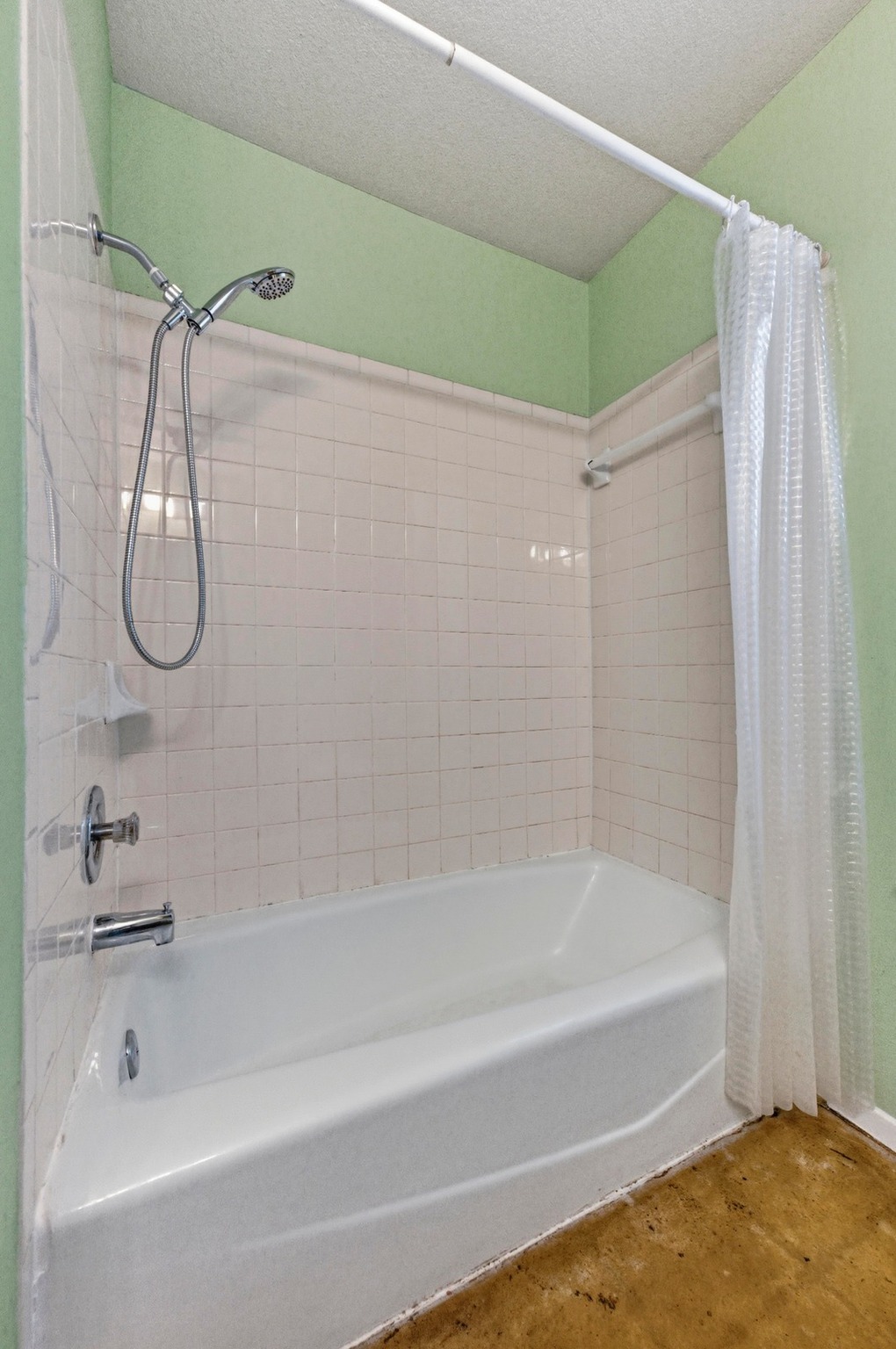 723 Shade Tree Drive Austin, TX 78748 - Photo 13 of 29 a bathroom with a bath tub with a shower