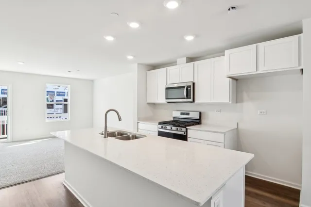 $384,990 | 1380 Foxglove Drive, Bartlett, IL 60103