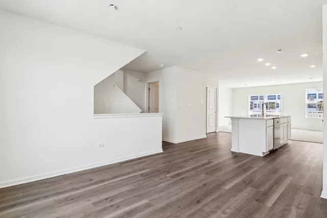 $384,990 | 1380 Foxglove Drive, Bartlett, IL 60103