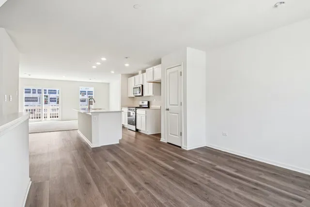 $384,990 | 1380 Foxglove Drive, Bartlett, IL 60103