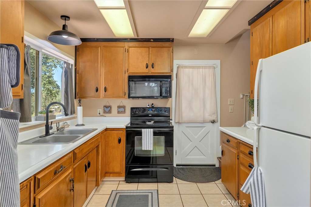3463 Cherokee Road Oroville, CA 95965 - Photo 7 of 35