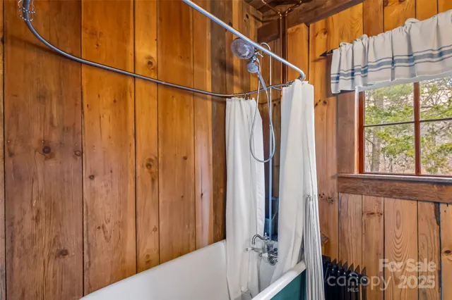 $400,000 | 1240 Ferguson Cove Loop, Clyde, NC 28721