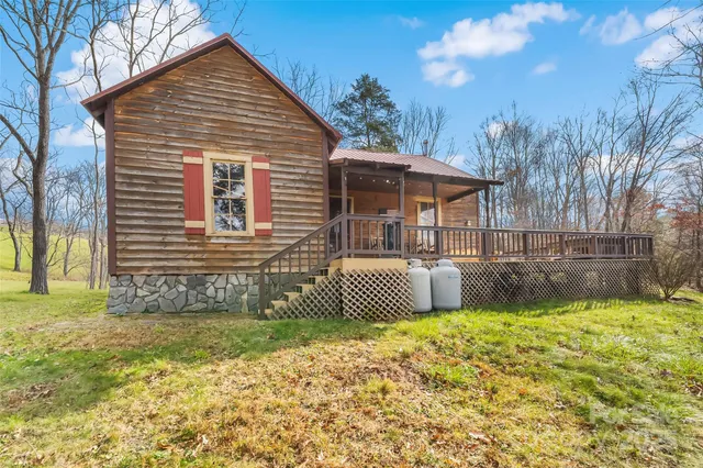 $400,000 | 1240 Ferguson Cove Loop, Clyde, NC 28721