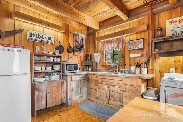 $400,000 | 1240 Ferguson Cove Loop, Clyde, NC 28721